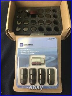 Genuine GM Wheel Lug Nut (19) & Lock Kit Black 84332438