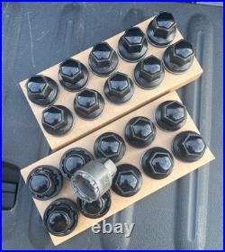 Genuine Land Rover Defender 2020 On L663 Black Wheel Nuts And Lock Set Set