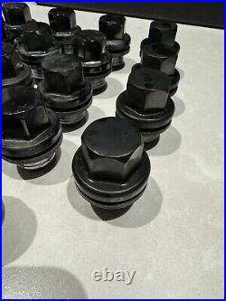 Genuine Land Rover OEM Wheel Nuts + 5 Locks 14x1.50 MY23 Black