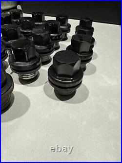 Genuine Land Rover OEM Wheel Nuts + 5 Locks 14x1.50 MY23 Black
