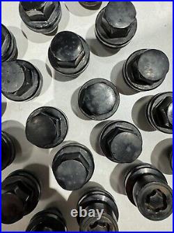 Genuine Land Rover OEM Wheel Nuts + 5 Locks 14x1.50 MY23 Black