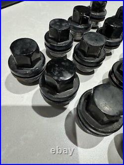 Genuine Land Rover OEM Wheel Nuts + 5 Locks 14x1.50 MY23 Black