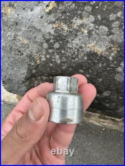 Jaguar XE/XF/XJ/XK/F Type Locking Wheel Nut Key Code R And Free Matching Nut Set