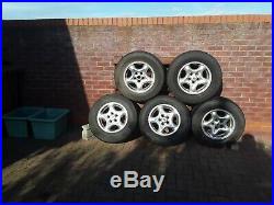 Land Rover Discovery Td5 Alloys with wheel nuts/locking nuts